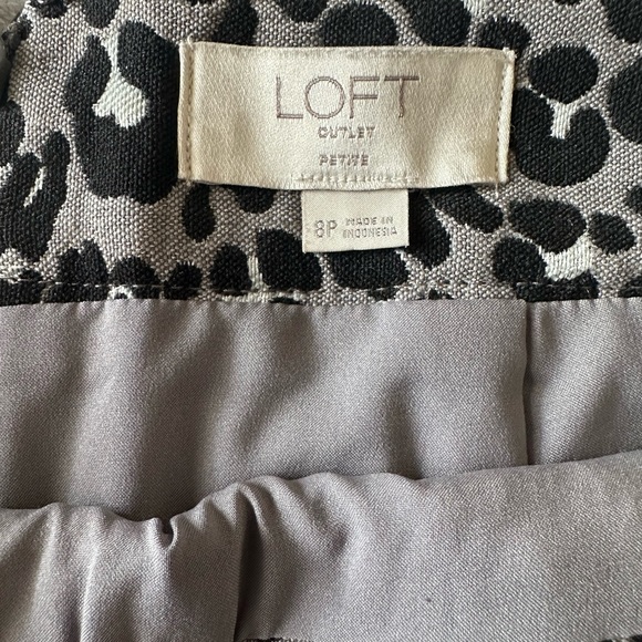 Animal print, gray/black, size 8P from Loft - Picture 4 of 5